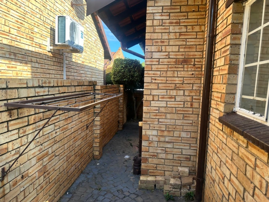 2 Bedroom Property for Sale in Safari Gardens North West